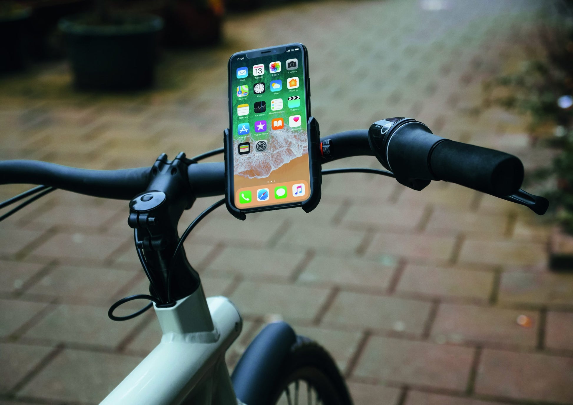 DistinQ Phone holder for bicycle and motorcycle 360°-1